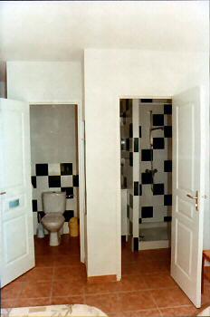 G&icirc;tes et chambres d'h&ocirc;tes sont tous &eacute;quip&eacute;s de WC et salle d'eau sont s&eacute;par&eacute;s