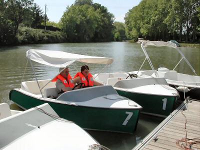 Les barques des Bateaux du Soleil à Fonséranes