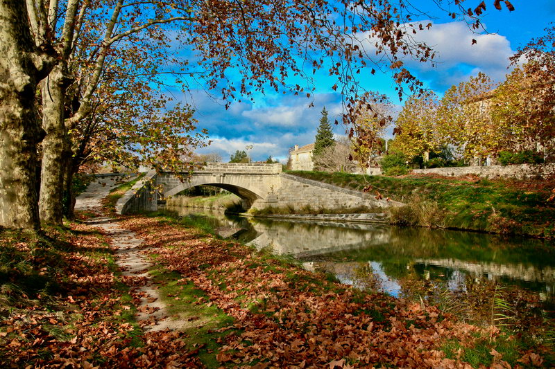 Vue à travers le Pont des Trois Yeux