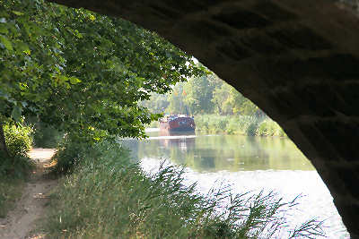 Vue &agrave; travers le Pont des Trois Yeux