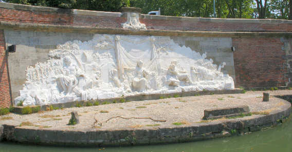 Marbre des Ponts jumeaux &agrave; Toulouse