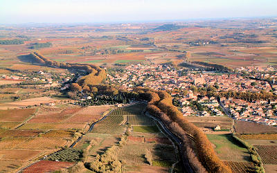 Le canal du Midi vu du ciel à Capestang