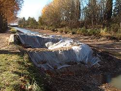 Travaux de r&eacute;habilitation d'un &eacute;panchoir, pr&egrave;s du Tunnel du Malpas, en novembre 2001