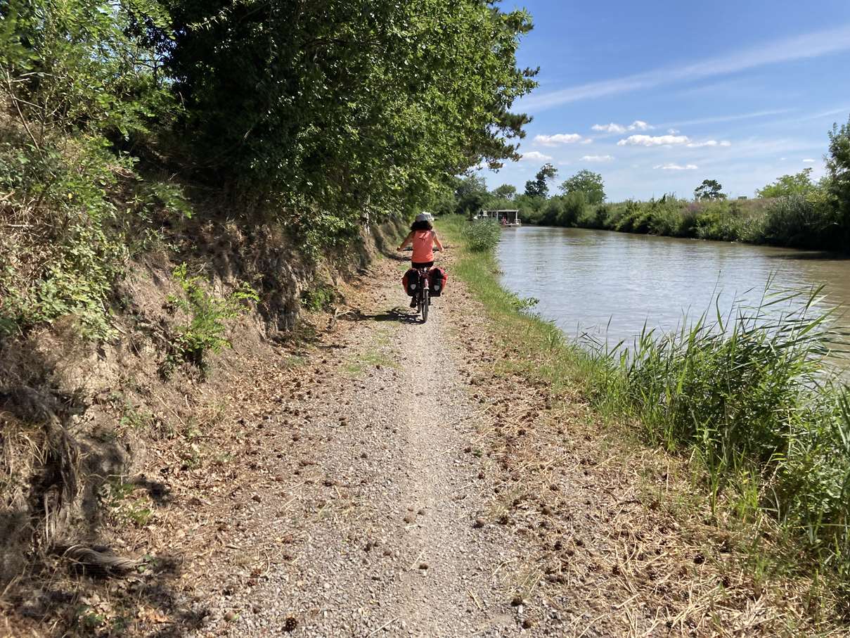 Le chemin de halage en bon état.