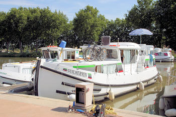 La pénichette 1020FB au port d'Argens