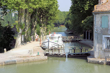 Passage de l'écluse Saint Roch