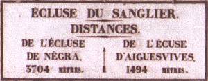La plaque de l'écluse du Sanglier, dans le Lauragais. Cherchez l'erreur!